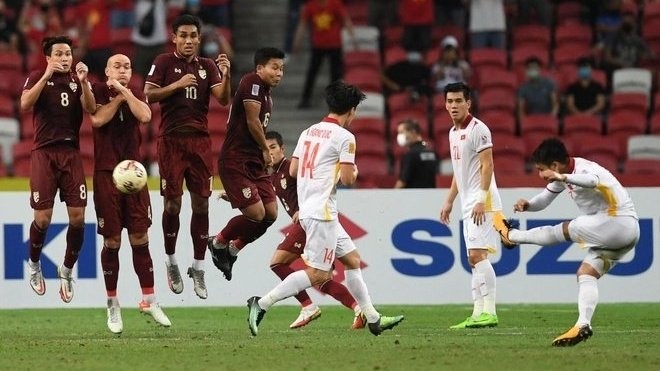 Vietnam become the former champions of the AFF Suzuki Cup after losing 0-2 on aggregate against Thailand.