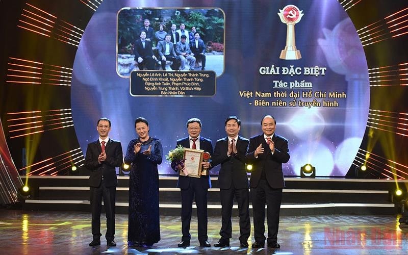 The 90-epidesode documentary series “Vietnam in the Ho Chi Minh Era – A Televisual Annals”, developed by Nhan Dan (People) Newspaper, won the special prize at the fifth National Press Awards on Party building in 2020. (Photo: TRAN HAI)