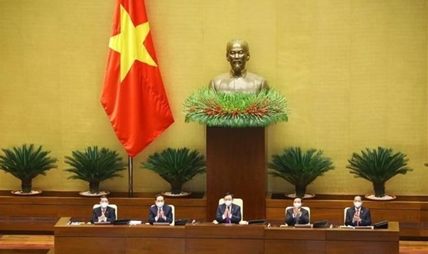 National Assembly Chairman Vuong Dinh Hue (centre) and NA Vice Chairmen at the session. (Photo: VNA)