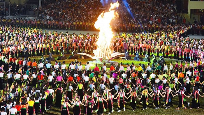 A performance of Xoe Thai arts at the 2020 Muong Lo Cultural and Tourism Festival in Yen Bai province. (Photo: NDO)