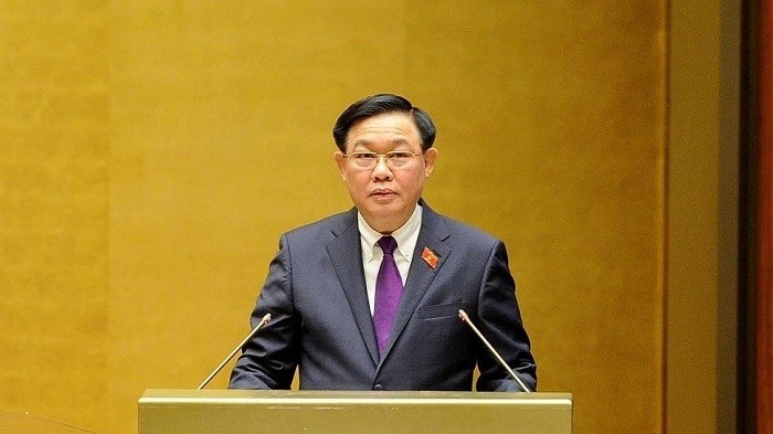 NA Chairman Vuong Dinh Hue speaking at the session (Photo: NDO)