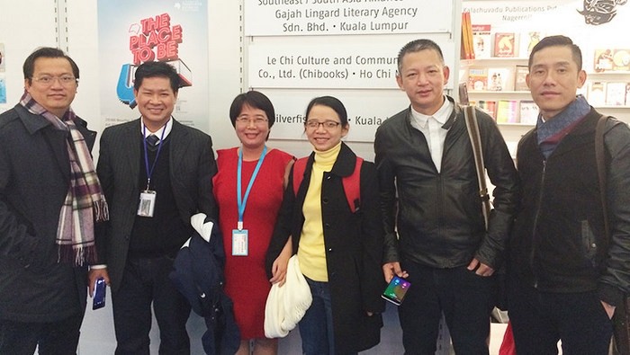 Vietnamese representatives at Chibooks' pavilion - 2015 Frankfurt Book Fair 