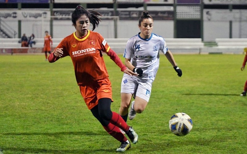 Thanh Nha claim a 3-0 victory for the Vietnam women's football team in a friendly match against Pozoalbense. (Photo: VFF)
