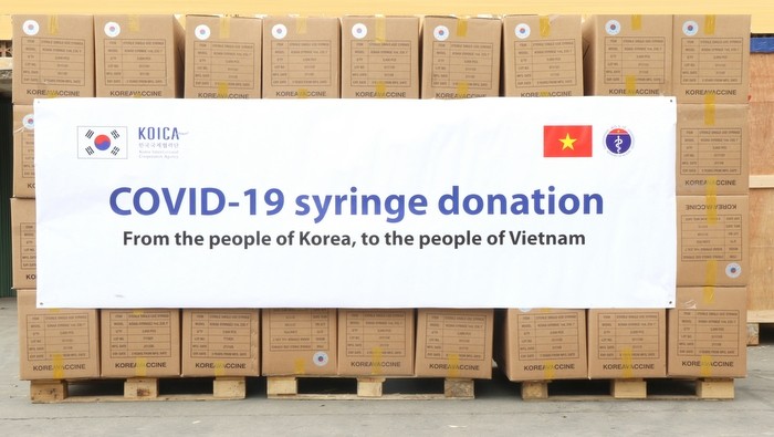 KOICA donates 6,3 million single-use syringes to Vietnam.