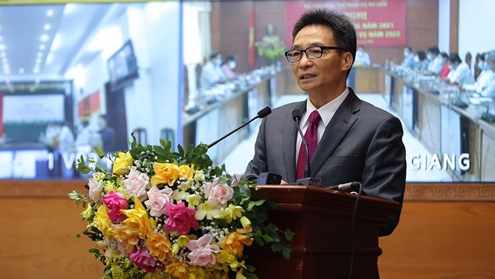 Deputy PM Vu Duc Dam speaks at the conference. (Photo: MINH KHANH)