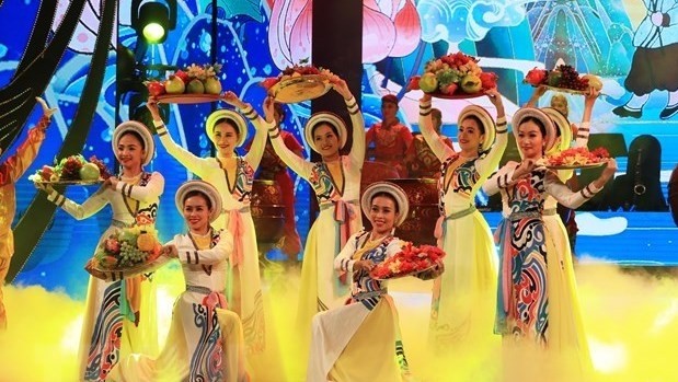 A performance at “Xuan Que Huong” programme 2021