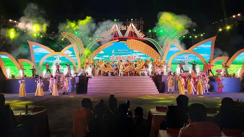 The opening ceremony of the 5th Vietnam Rice Festival takes place on the evening of January 7 in Vinh Long.