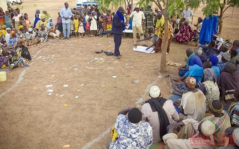 A social organisation provides support for the people of Mali. (Photo: ASME)