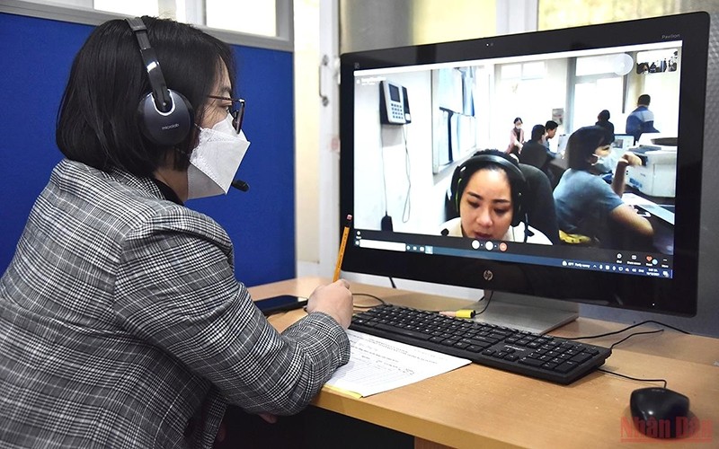 Workers participate in an online job fair in Hanoi in December 2021 (Photo: Minh Duy).