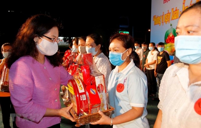 Southern localities to deliver pre-Tet gifts to needy workers (Photo: VNA)