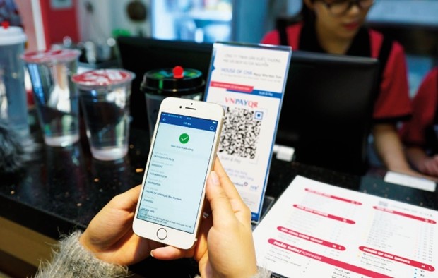 Payment using QR Code (Photo: tapchitaichinh.vn)