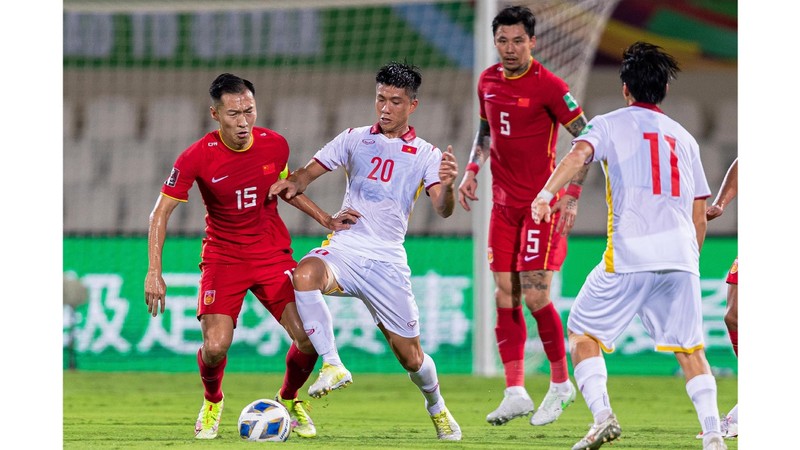 The Vietnamese team meet with China in October 2021. (Photo: VFF)