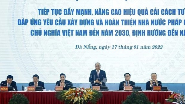 President Nguyen Xuan Phuc (standing) attends the national conference in Da Nang city on January 17 (Photo: VNA)