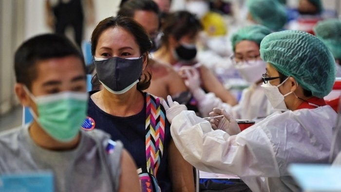 Thailand is considering bringing back a quarantine waiver for vaccinated visitors, its health minister said on Monday, as part of a proposed easing of some COVID-19 measures later this week. (File photo: AFP)
