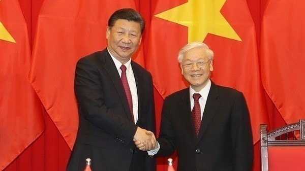 Party General Secretary Nguyen Phu Trong (R) and China's Party General Secretary and President Xi Jinping (Photo: VNA)