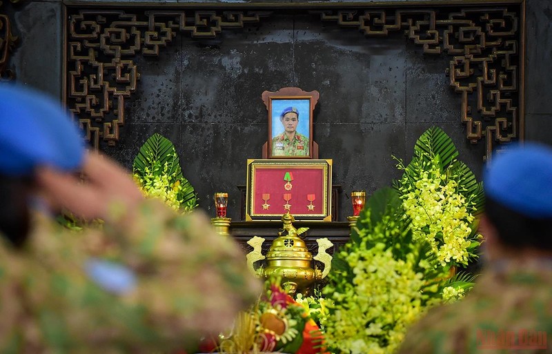 The memorial service for Lieutenant Colonel Do Anh was held at the National Funeral Hall, at No. 5 Tran Thanh Tong Street, Hanoi. 