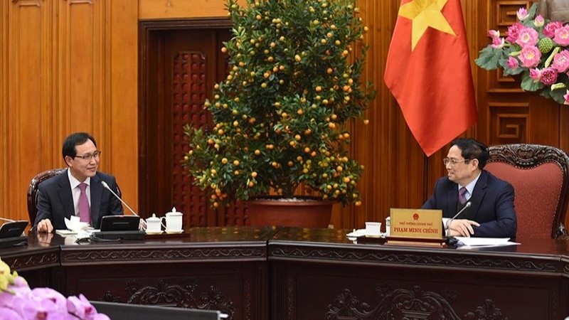 Prime Minister Pham Minh Chinh and Director General of Samsung Vietnam Complex Choi Joo-ho (Photo: Tran Hai)