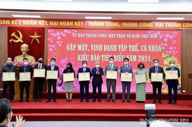 Overseas Vietnamese honoured for contributions to homeland’s COVID-19 combat  (Photo: baoquocte.vn)