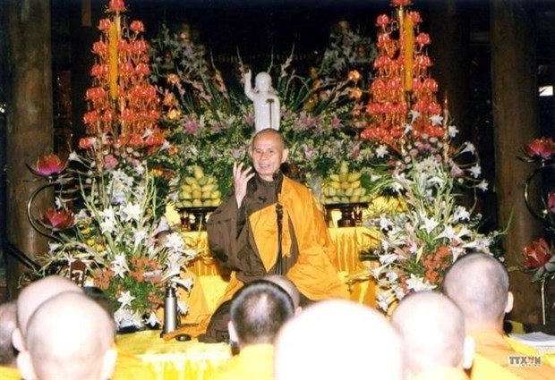 Zen Monk Thich Nhat Hanh in a requiem for peace at Non pagoda in Soc Son district, Hanoi, in 2007 (Photo: VNA)