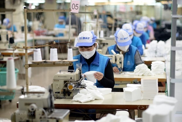 Face mask production at the Vietnam National Textile and Garment Group (Vinatex). (Photo: VNA)