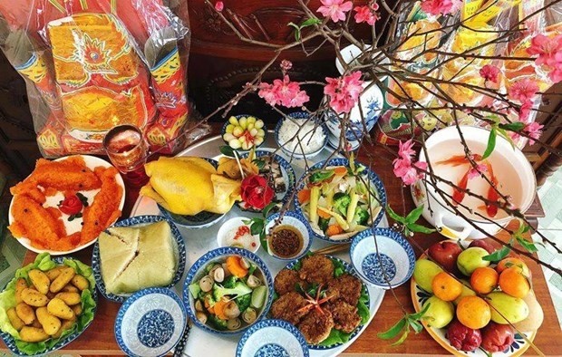 Offerings to the Land Genie and Kitchen Gods on the 23rd day of the 12th lunar month (Photo: laodong.vn)