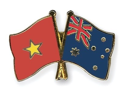 Flags of Vietnam (L) and Australia (Source: crossed-flag-pins.com)