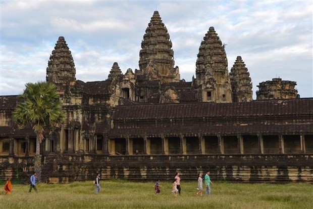 Tourists at Angkor Wat Temple in Cambodia's Siem Reap (Photo: AFP/VNA)