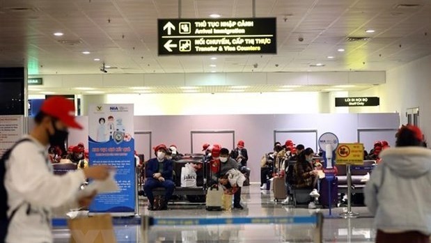 Passengers from Japan enter Vietnam from Noi Bai airport (Photo: VNA)