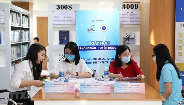 Vietnamese firms expect hiring activities to recover in H1 (Photo: VNA)