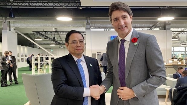 Vietnamese Prime Minister Pham Minh Chinh (L) and his Canadian counterpart Justin Trudeau on the sidelines of the 26th United Nations Climate Change Conference of the Parties (COP26) in Glasgow, the UK, on November 2, 2021 (Photo: VNA)
