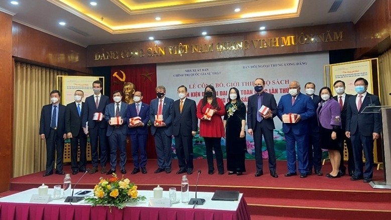 The book presented to foreign diplomats. (Photo:CPV)