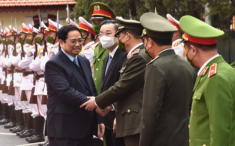 Prime Minister Pham Minh Chinh meets Hanoi police personnel (Photo: NDO/Tran Hai)