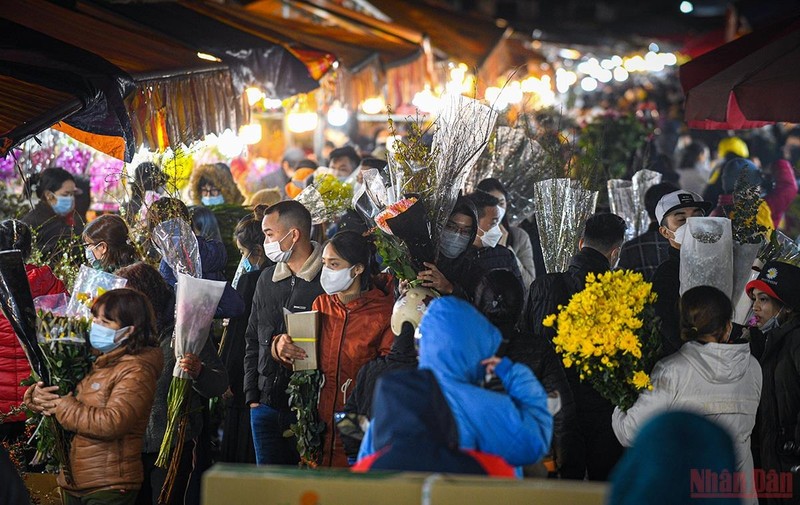 The market is crowded with sellers and buyers these days, as Tet festival will come shortly.