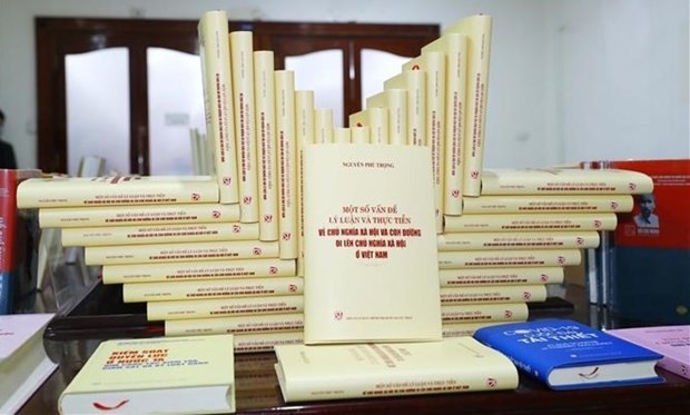 The cover of the book entitled “Several theoretical and practical issues on socialism and the path toward socialism in Vietnam” by Party General Secretary Nguyen Phu Trong. (Photo: VNA)