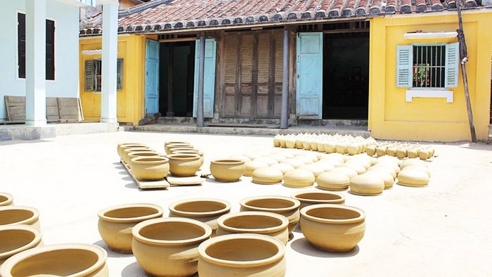 Thanh Ha pottery village has preserved traditional method of making pottery. (Photo: NDO)