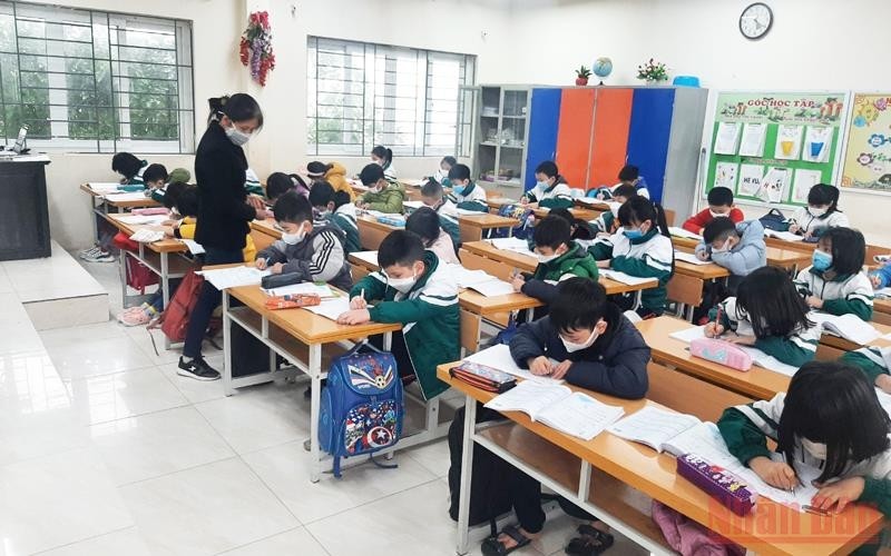 Students at Sai Son A Primary School, Quoc Oai district, Hanoi return to in-person learning (Photo: Mai Quy Tung)