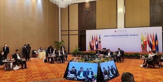 At the ASEAN Foreign Ministers’ Meeting Retreat (AMMR) in Phnom Penh on February 17. (Photo: via VNA)
