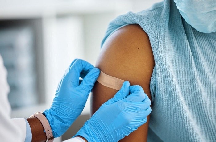 US’s healthcare workers say misinformation is the single most important factor influencing people who refuse to get vaccinated while COVID-19 kills around 2,200 Americans a day, the majority of whom are unvaccinated.