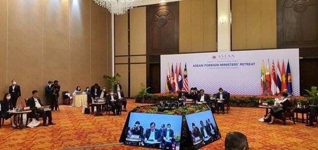 The ASEAN Foreign Ministers' Retreat in Phnom Penh, Cambodia, on February 16 - 17. (Photo: VNA)