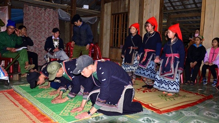 The ‘cap sac’ ritual is an important ritual for every Dao ethnic man (Photo: backan.gov.vn)