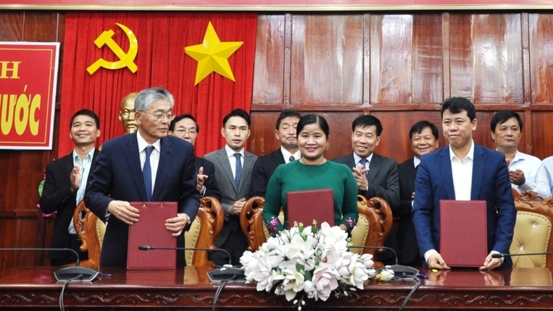 The signing of the MOU (Photo: Bao Binh Phuoc)