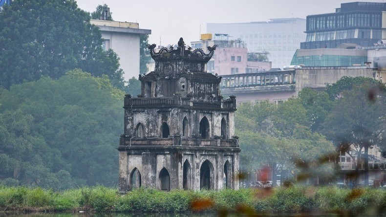 Turtle Tower is a must-see place for visitors to Hanoi. (Photo: danviet.vn)