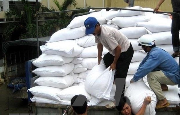 Transporting rice to help the needy (Illustrative photo: VNA)