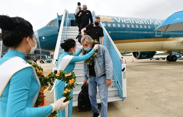 First foreign tourists visit Vietnam after a long hiatus caused by COVID-19 (Photo: VNA)