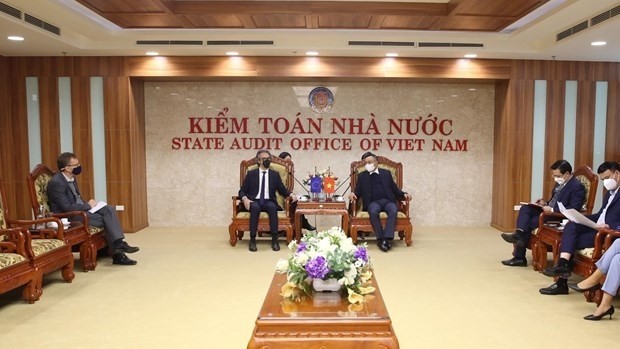 At the meeting between Ambassador Giorgio Aliberti, head of the European Union Delegation to Vietnam, and Auditor General Tran Sy Thanh (Photo: VNA)