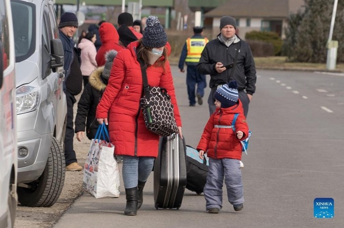 People from Ukraine arrive at Beregsurany, eastern Hungary, Feb. 26, 2022. (Photo: Xinhua)