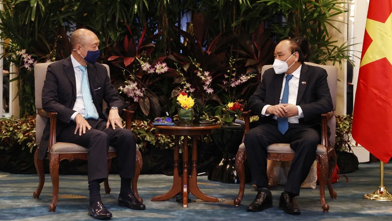 President Nguyen Xuan Phuc and UOB Deputy Chairman/CEO Wee Ee Cheong (Photo: VNA)