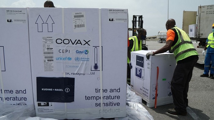 Workers in Ivory Coast offload boxes of AstraZeneca/Oxford vaccines as the country receives its first batch of COVID-19 vaccines under COVAX scheme. (Photo: Reuters)