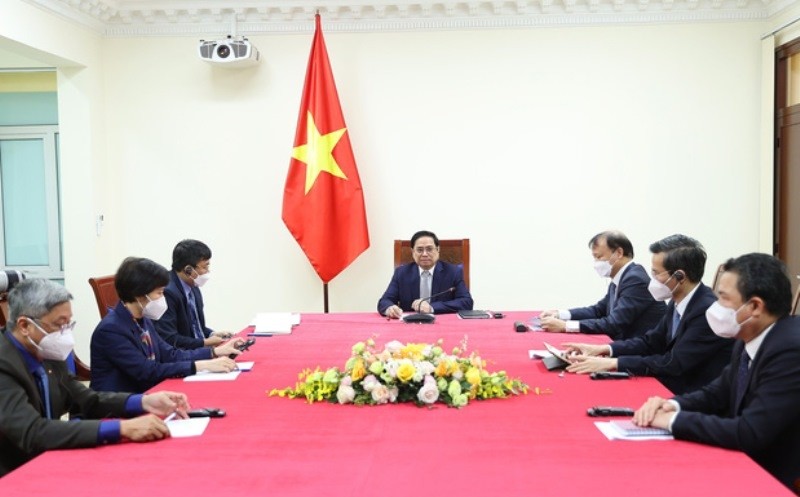 Prime Minister Pham Minh Chinh at the phone talks with CEO of Adidas Kasper Rorsted on March 1 (Photo: VGP)