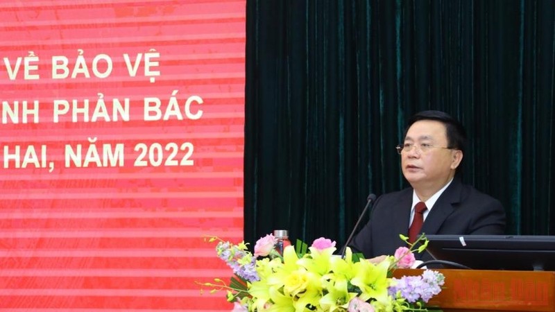 Politburo member Nguyen Xuan Thang speaks at the ceremony.